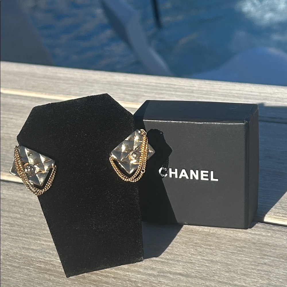 CHANEL VINTAGE Quilted Flap Bag Motif Clip On Earrings